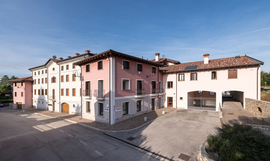 A Variano, Udine, vendita diretta di appartamenti bicamere, tricamere, attici con cantina e garage, parco privato.