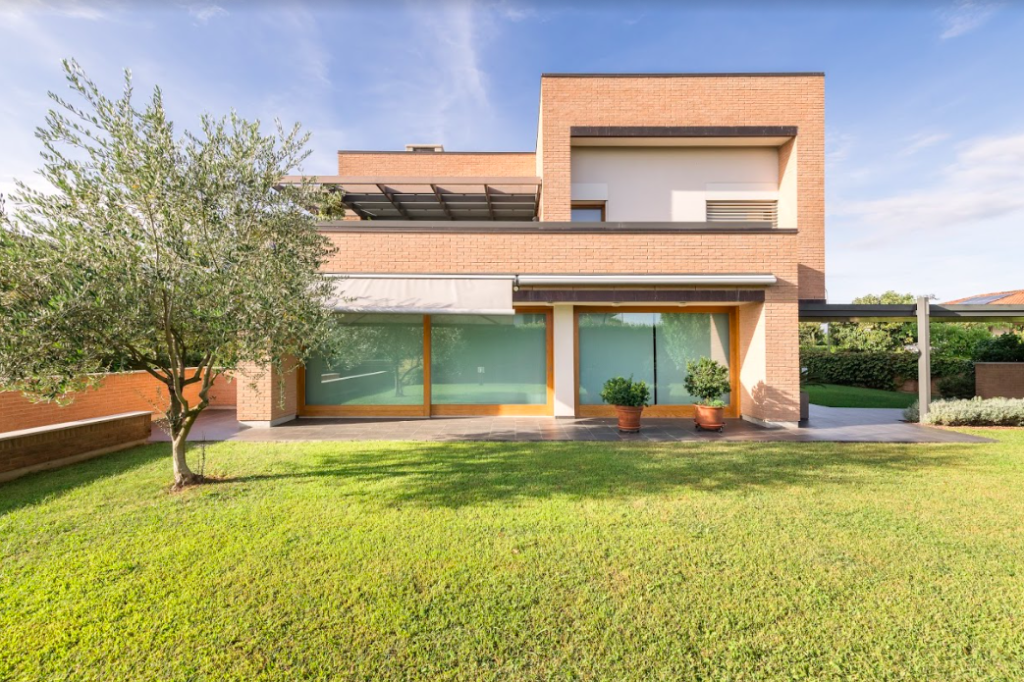 Una casa in mattoni in bioedilizia costruita dall'impresa Rossi F.lli di Udine.